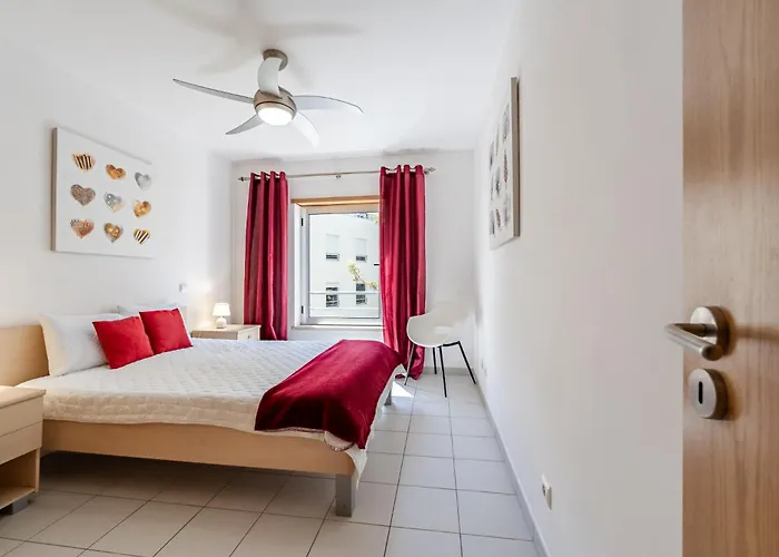 Holiday Home Portimao ポルティマン